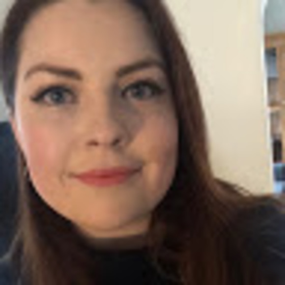 Meet your Posher, Karoline - Picture 1 of 1